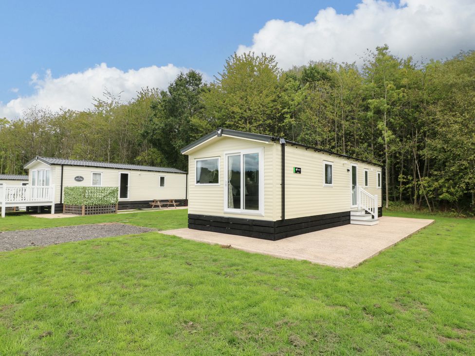 Barn Owl Lodge at Swanlake Lodges